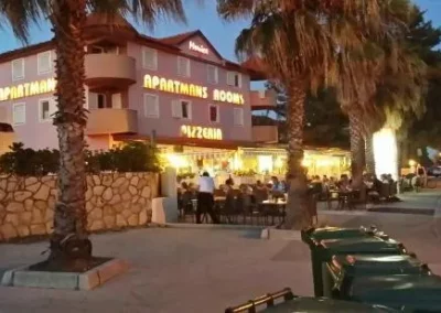Monica restaurant Vir